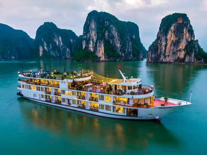 Du thuyền 5* Aquamarine Hạ Long – 2,9 triệu/người