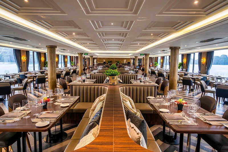 Tour vịnh Hạ Long 1 ngày trên du thuyền 5 sao - Bữa trưa buffet